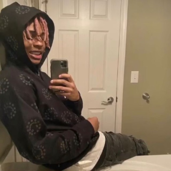 Meet your Posher, Alex - Picture 1 of 1